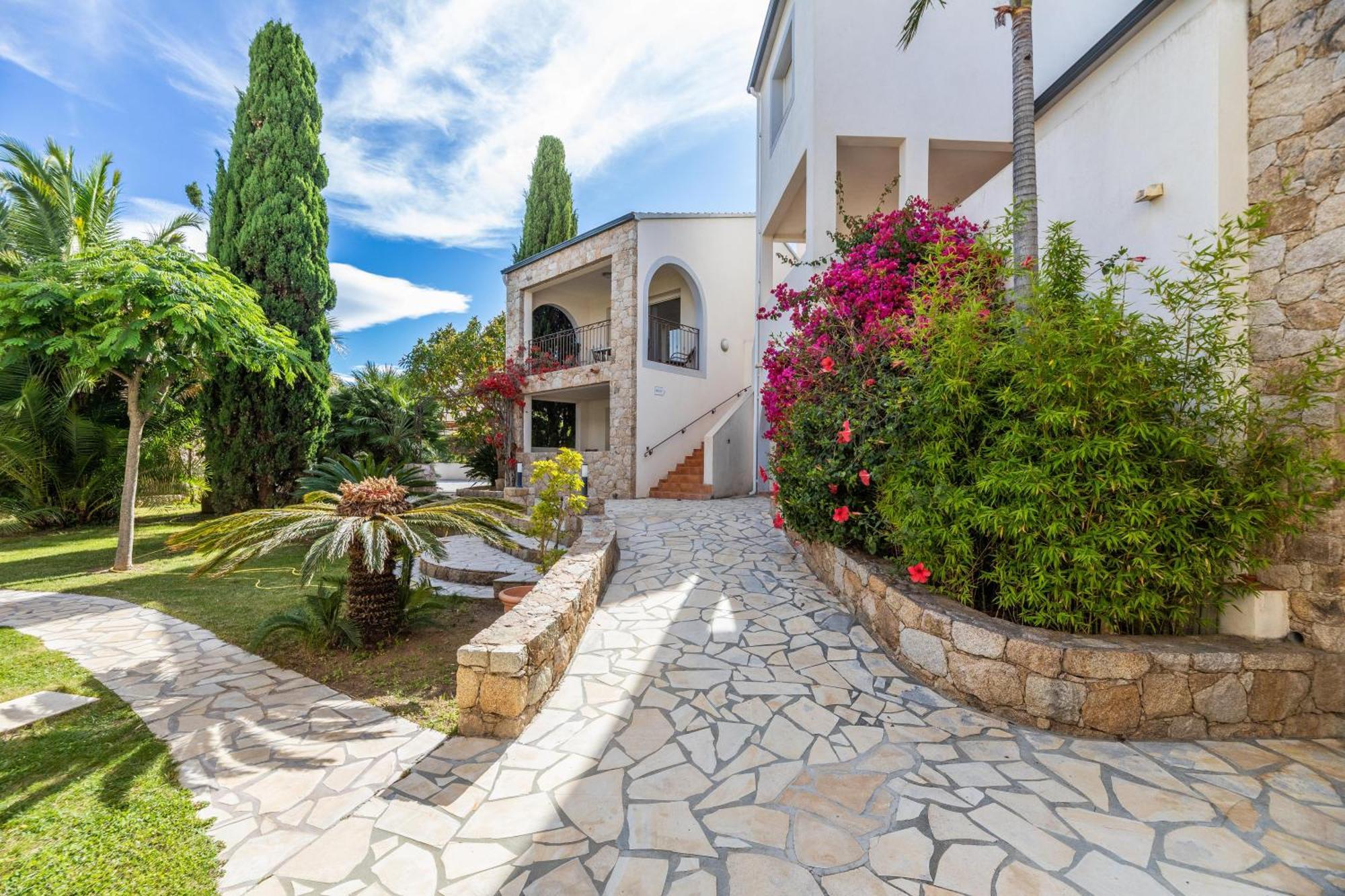 LʼÎle-Rousse Les Alizes Residence & Spa מראה חיצוני תמונה